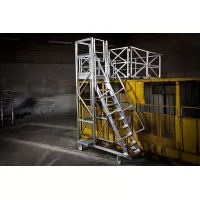Pour container